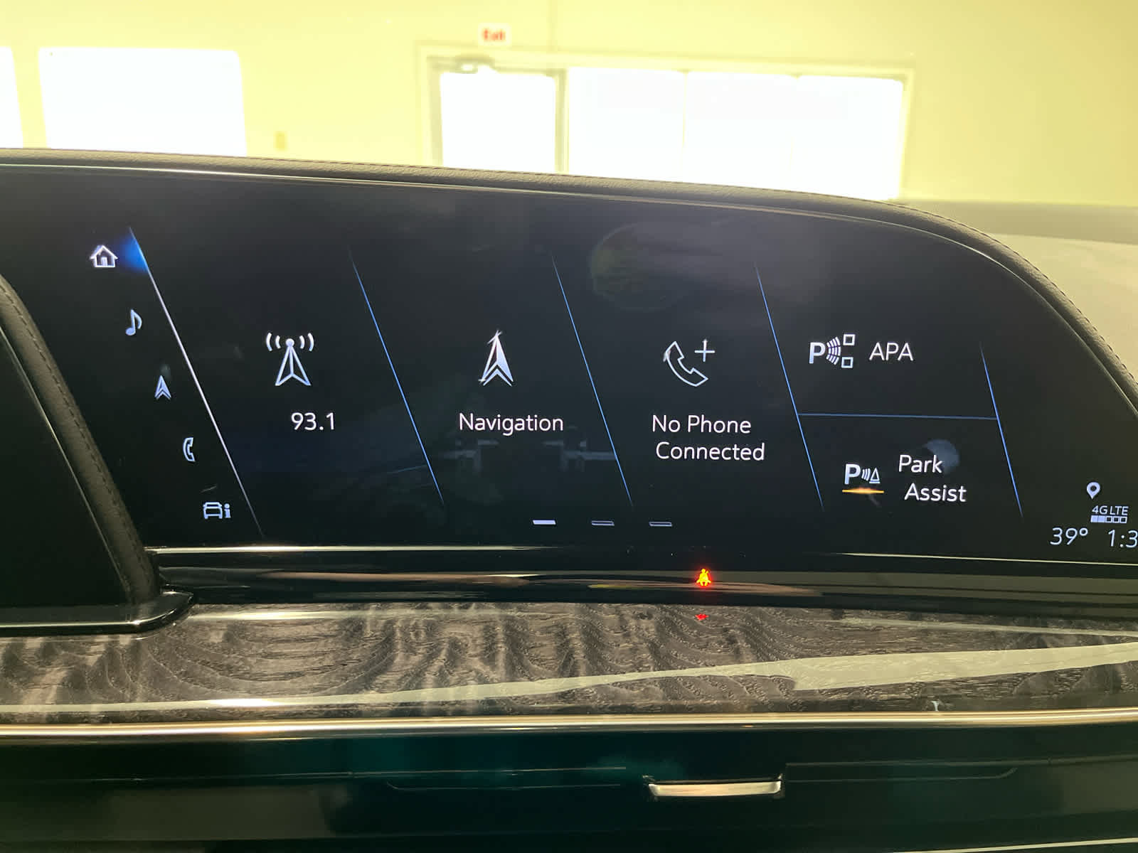 Used 2023 Cadillac Escalade Premium Luxury image 35