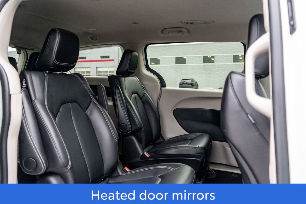Used 2024 Chrysler Pacifica Select image 15