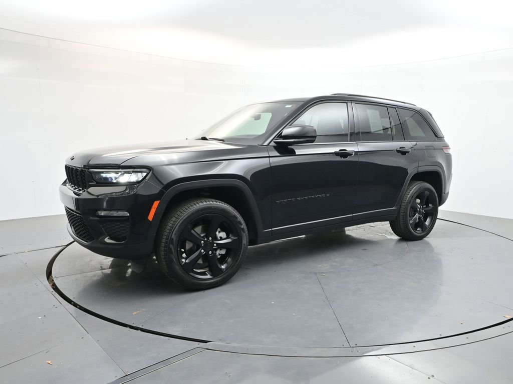 Used 2025 Jeep Grand Cherokee Limited w/ Black Appearance Package image 1