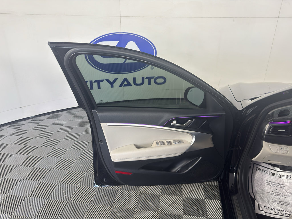 Used 2020 Genesis G70 2.0T RWD image 14