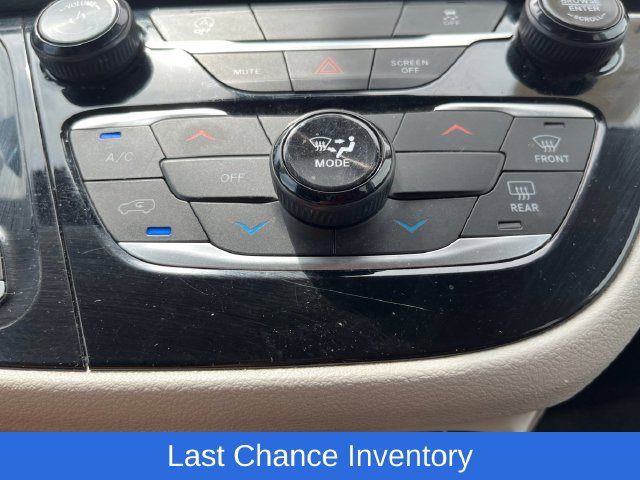 Used 2023 Chrysler Voyager LX FWD image 4