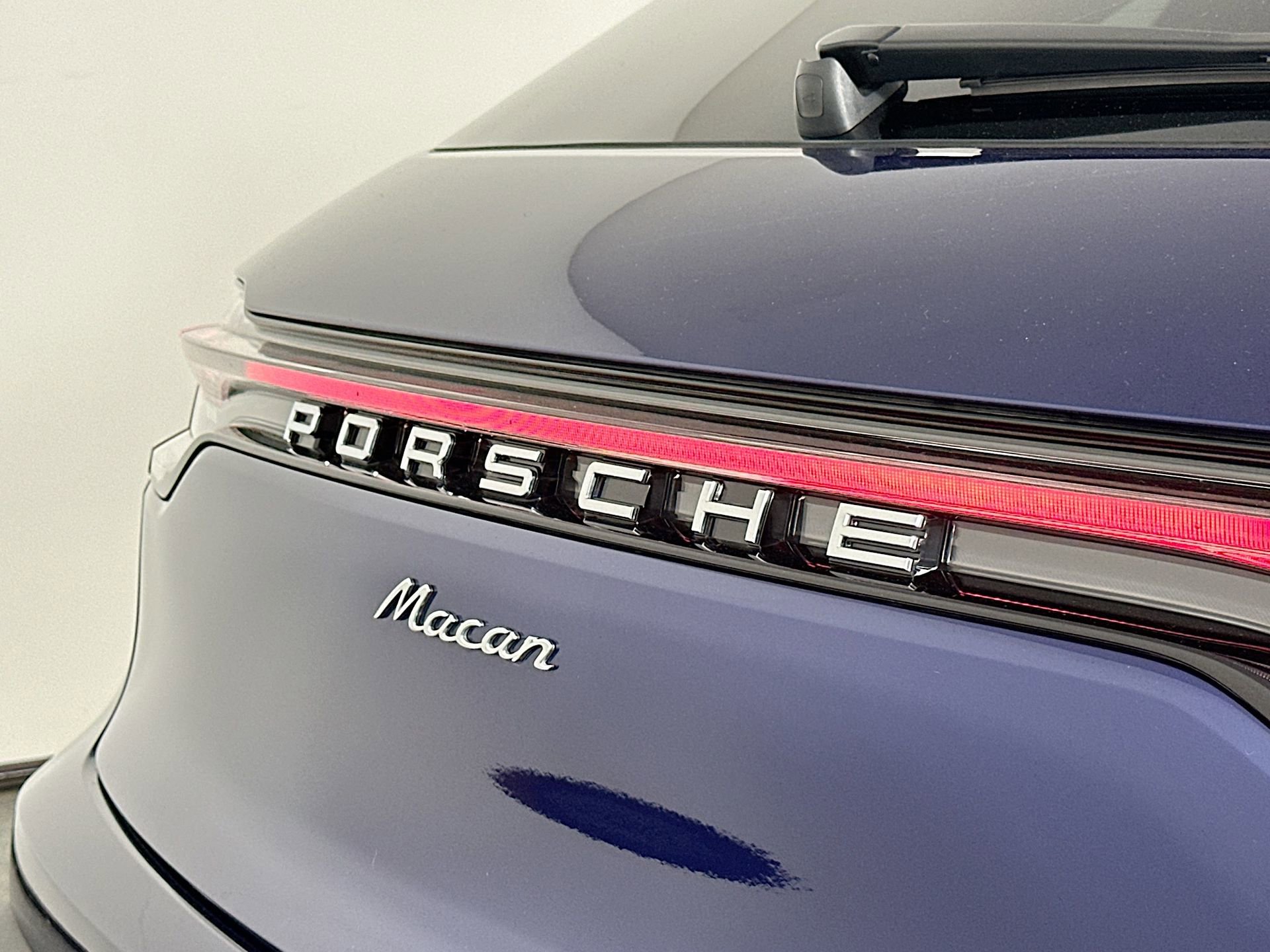 Certified 2025 Porsche Macan image 17
