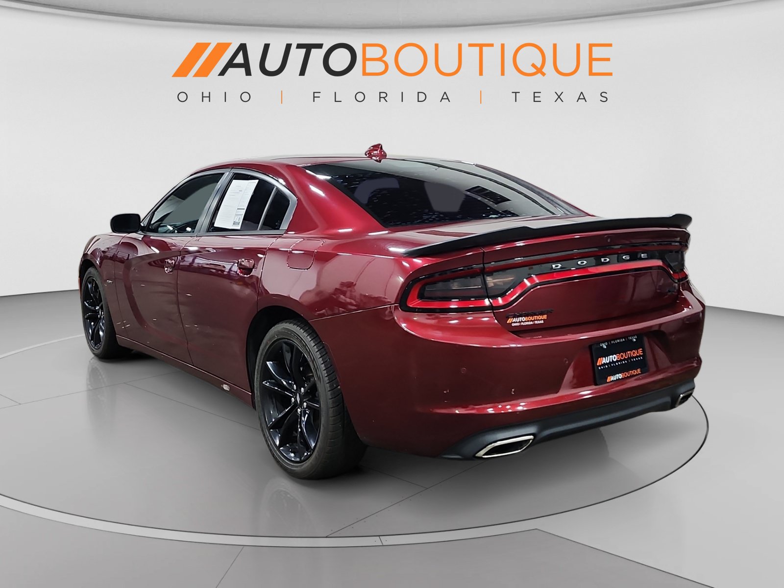 Used 2018 Dodge Charger R/T w/ Blacktop Package RWD image 3