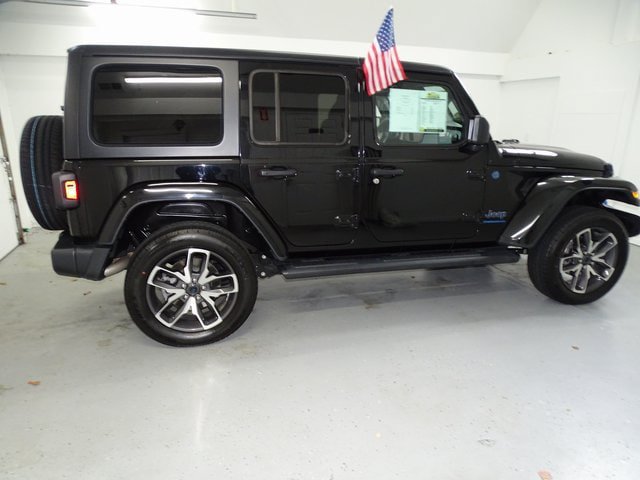 Certified 2024 Jeep Wrangler Unlimited w/ Convenience Group AWD/4WD image 21