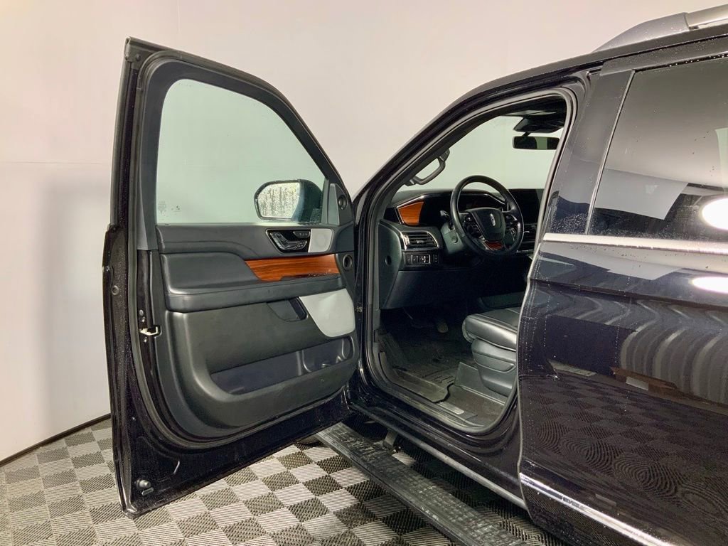 Used 2024 Lincoln Navigator Reserve image 18