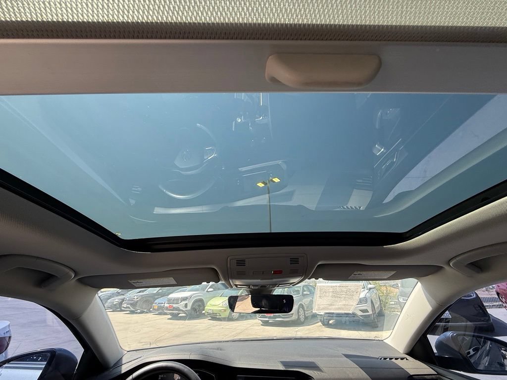Used 2024 Volkswagen Jetta SE w/ Panoramic Sunroof Package FWD image 18