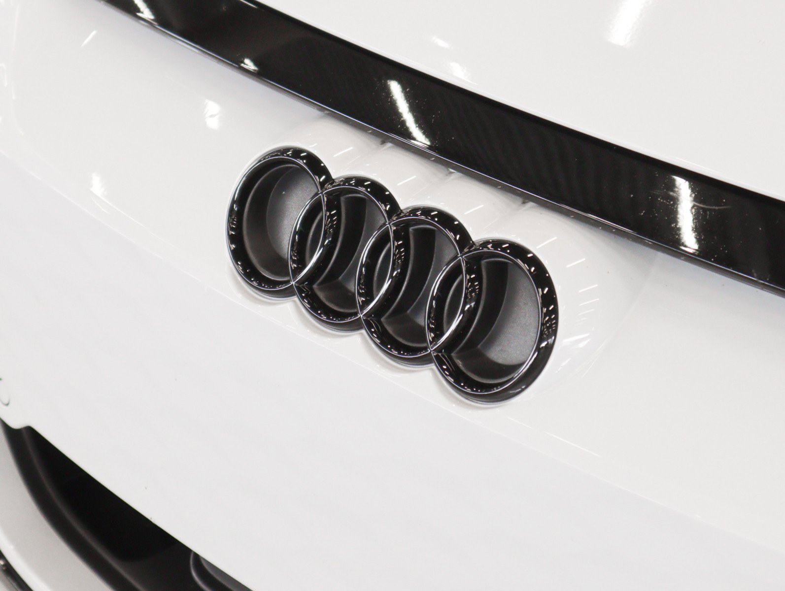 Used 2024 Audi RS e-tron GT w/ Carbon Performance Package image 31