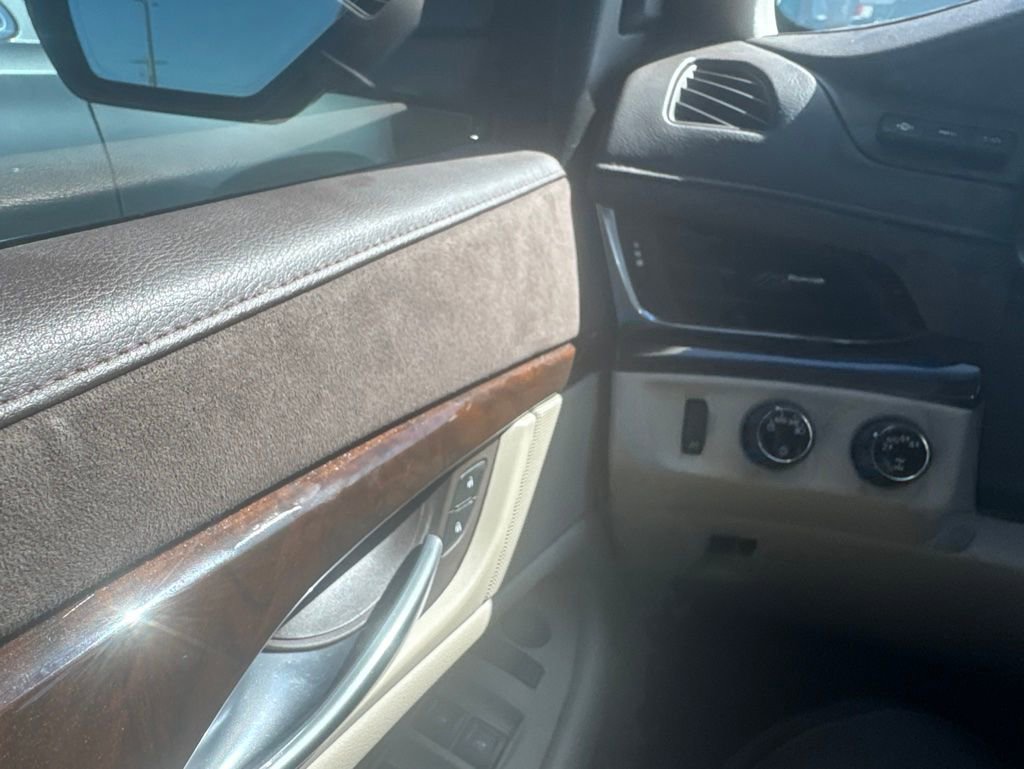 Used 2017 Cadillac Escalade Premium Luxury AWD/4WD image 17