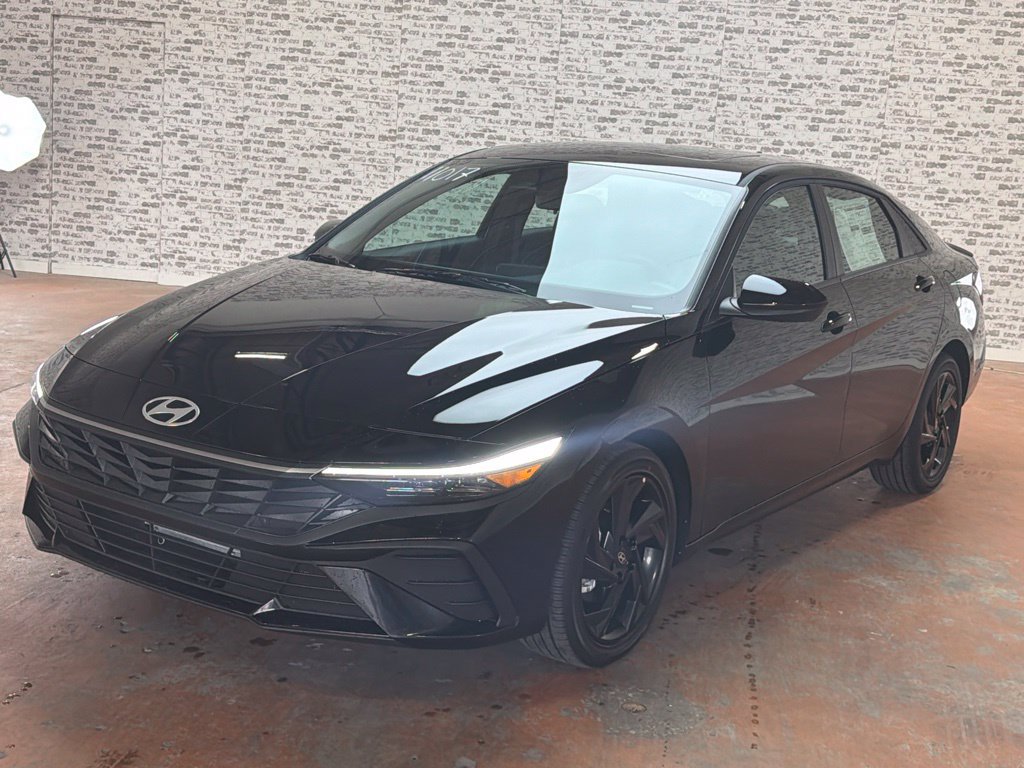 New 2026 Hyundai Elantra SEL Sport FWD image 3