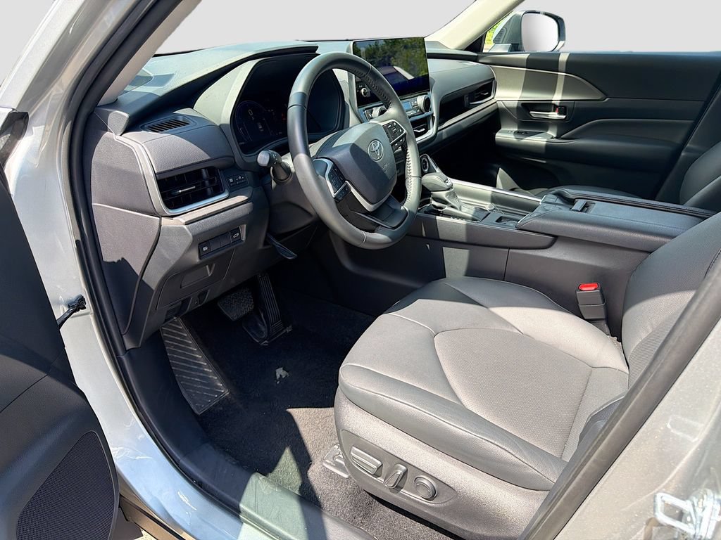 Used 2025 Toyota Grand Highlander FWD image 26