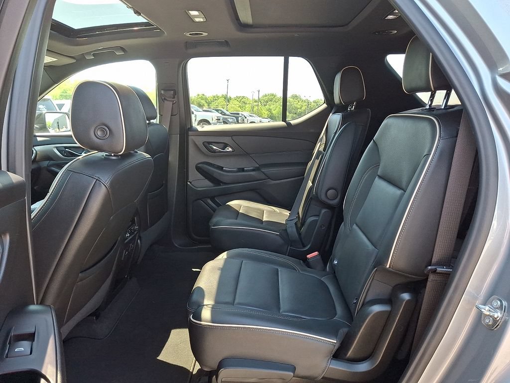 Used 2023 Chevrolet Traverse Premier w/ Redline Edition AWD/4WD image 10