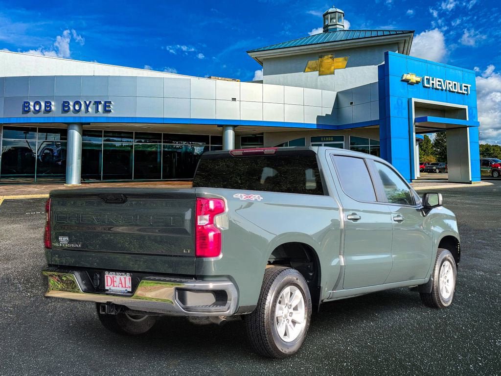 Used 2025 Chevrolet Silverado 1500 LT AWD/4WD image 3
