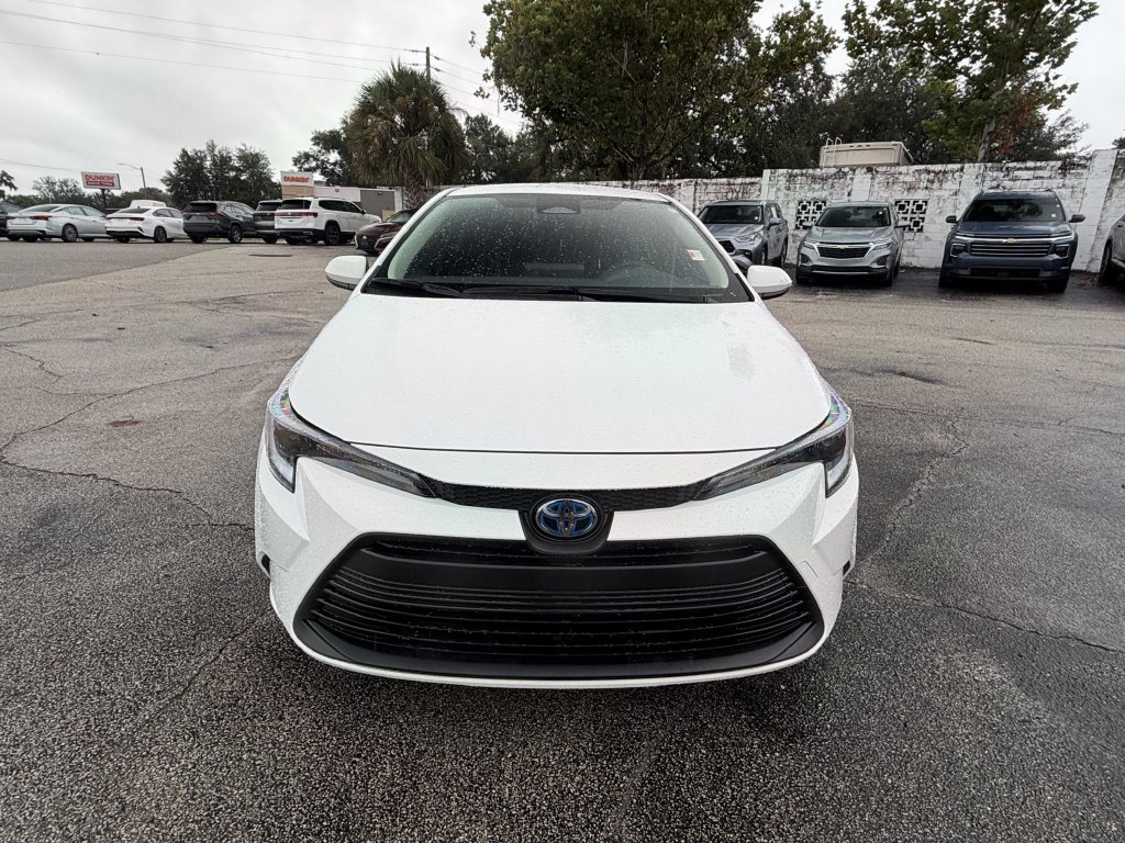 Used 2025 Toyota Corolla LE FWD image 3