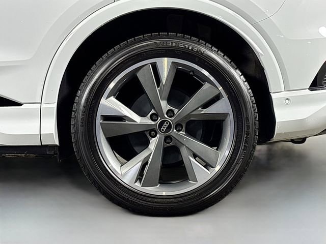 Used 2024 Audi Q4 e-tron Prestige image 33