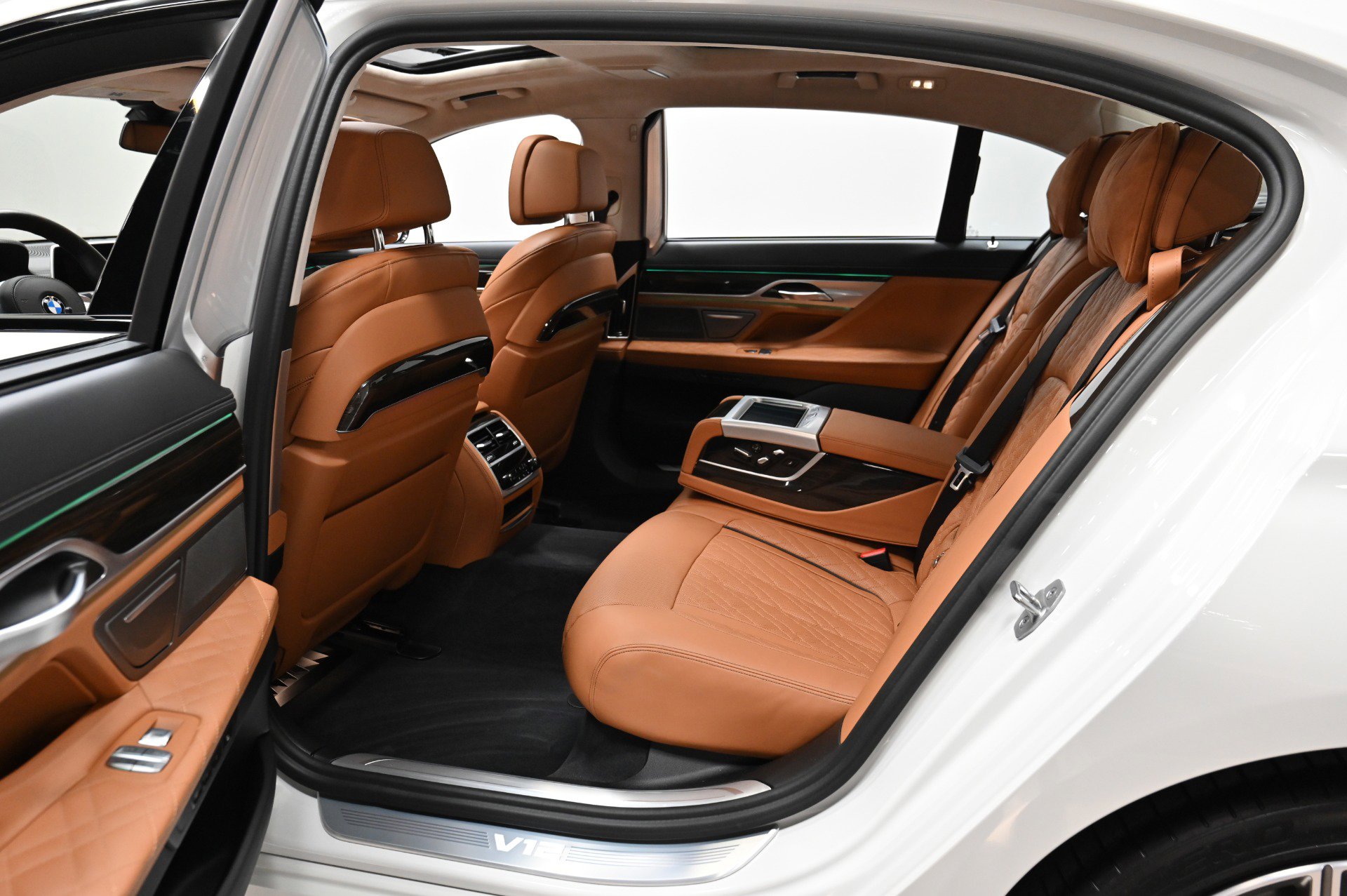 Used 2022 BMW M760i xDrive w/ Luxury Rear Seating Package image 31