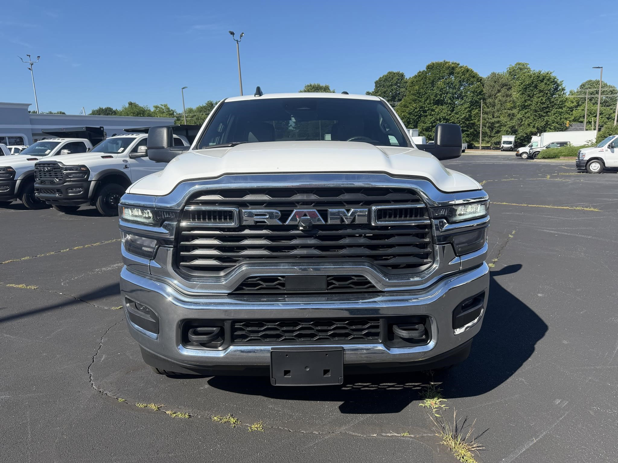 Used 2026 RAM 2500 Tradesman w/ Chrome Appearance Group AWD/4WD image 3