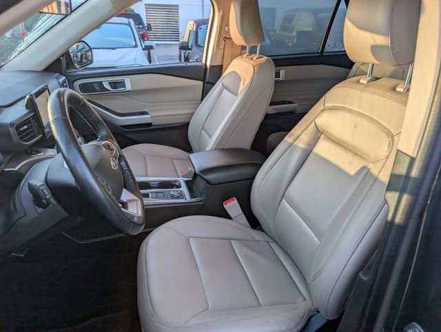 Used 2022 Ford Explorer XLT w/ Equipment Group 202A image 5