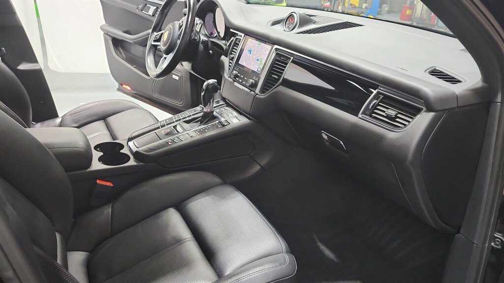 Used 2017 Porsche Macan S AWD/4WD image 40
