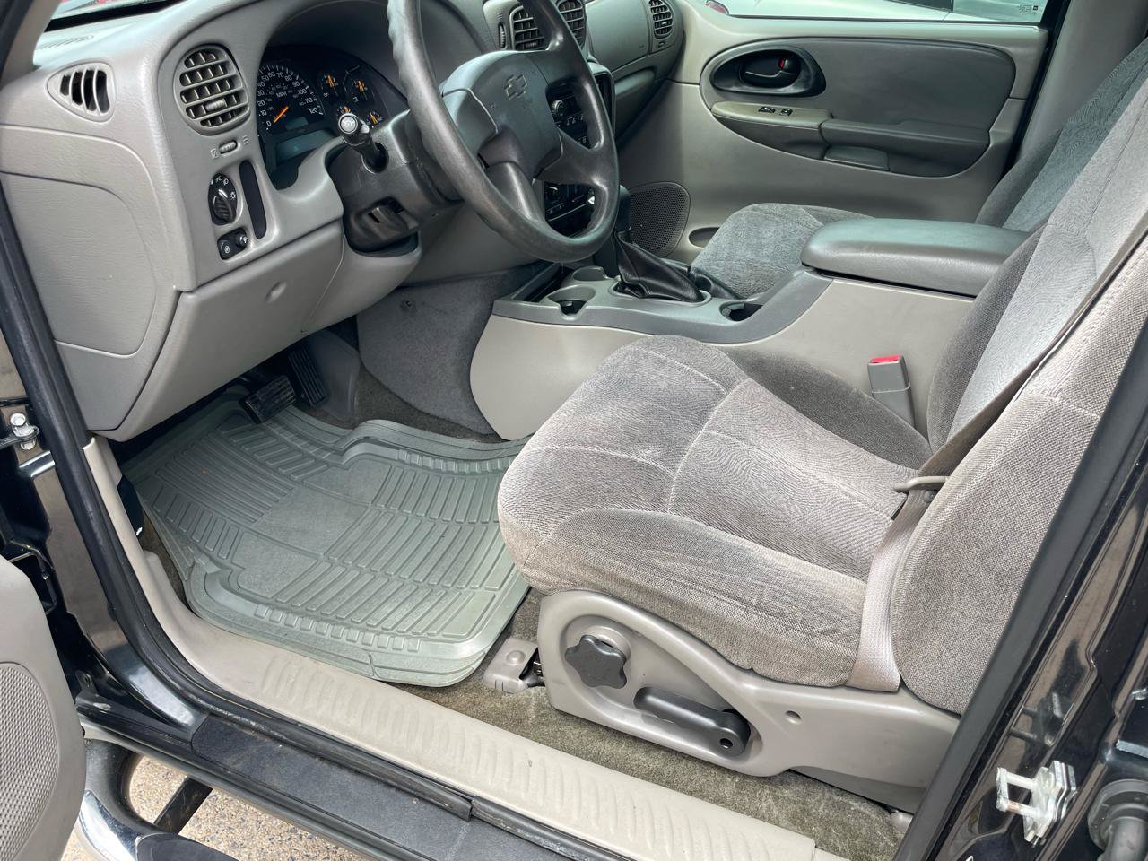 Used 2004 Chevrolet TrailBlazer LS w/ LS Preferred Equipment Group AWD/4WD image 19