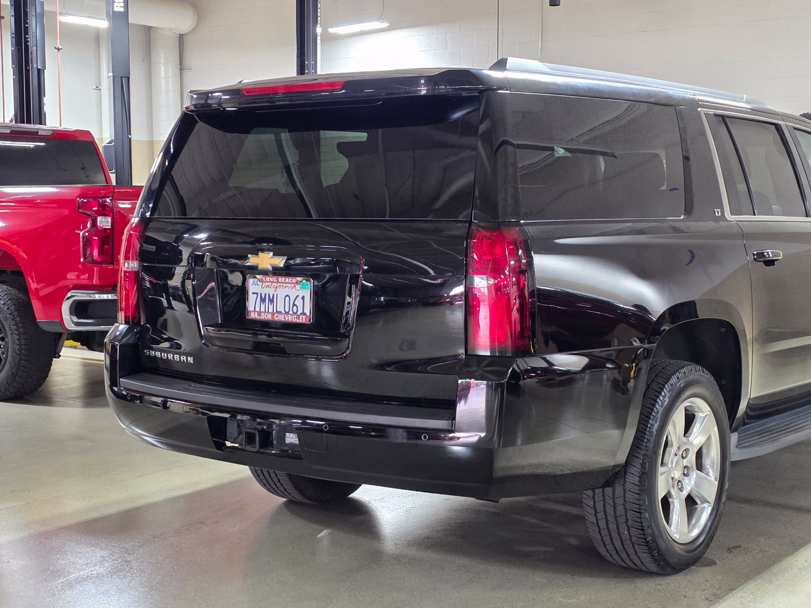 Used 2015 Chevrolet Suburban LT RWD image 11