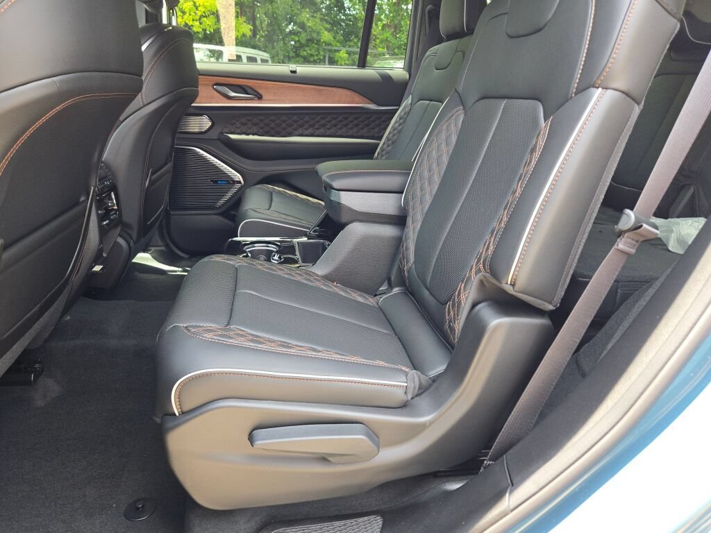 New 2026 Jeep Grand Cherokee L Summit w/ Obsidian Package AWD/4WD image 20