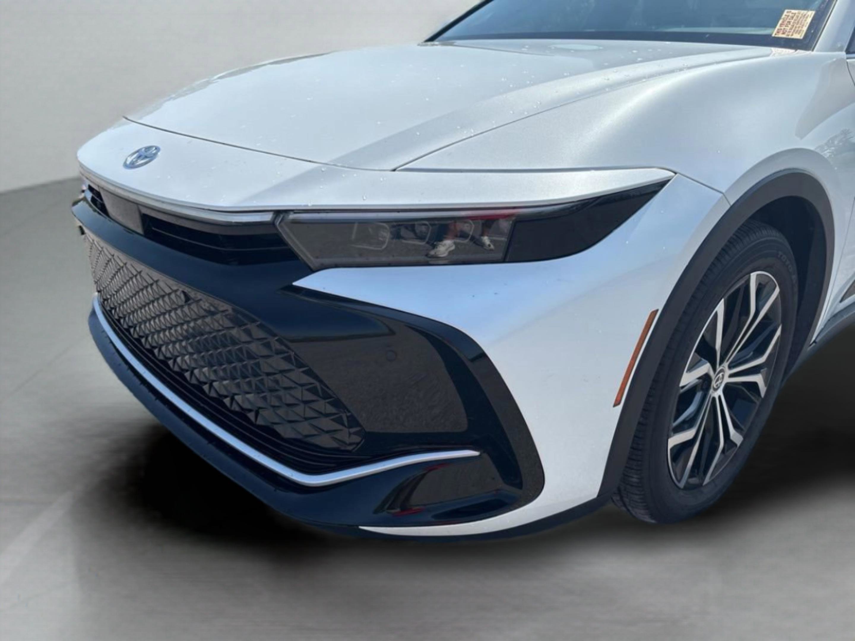 Used 2024 Toyota Crown Limited AWD/4WD image 40