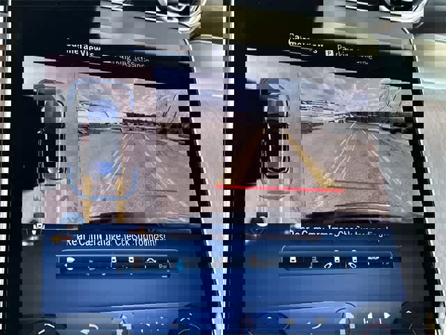 Used 2025 Mercedes-Benz GLC 300 4MATIC image 14