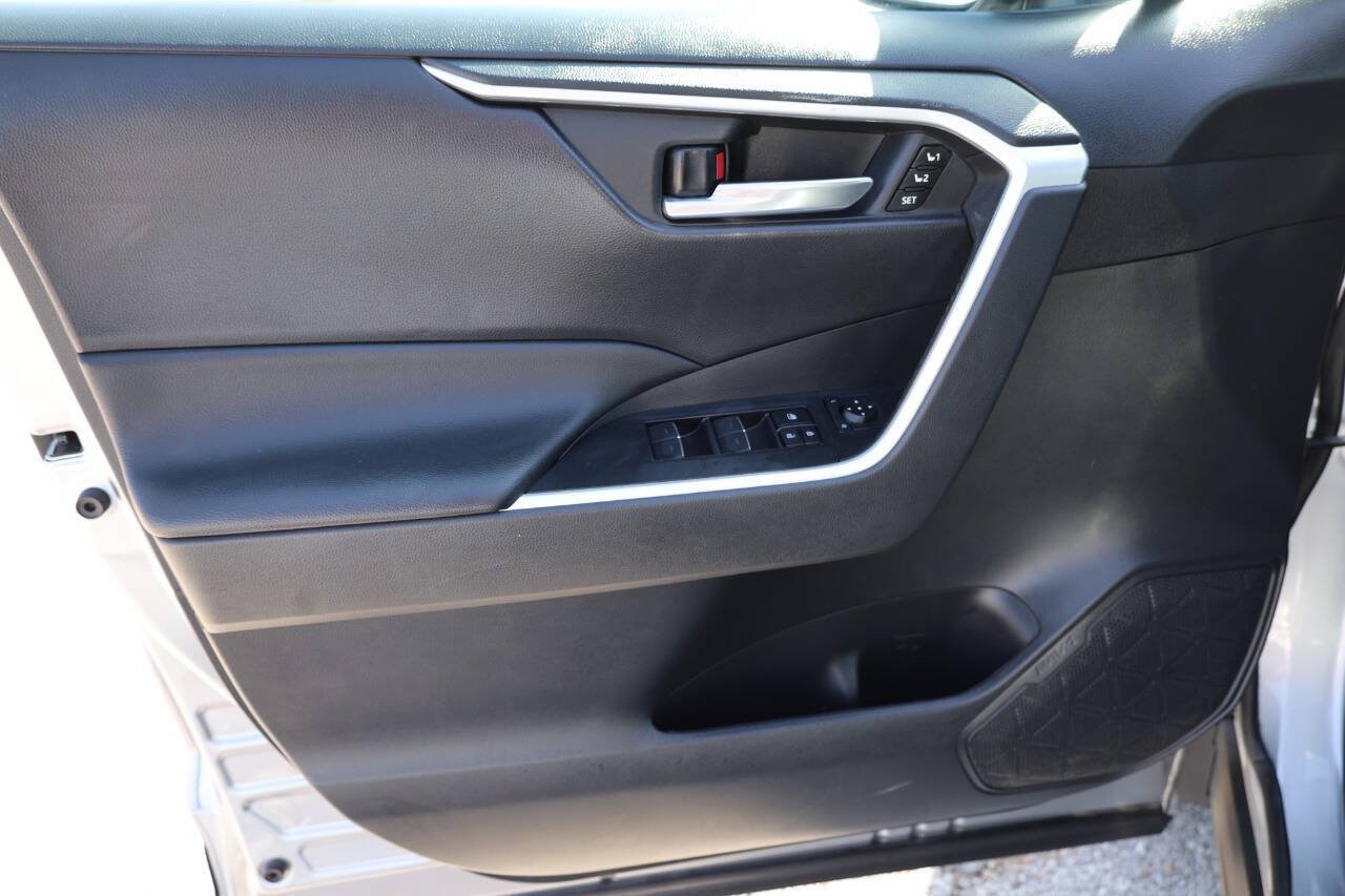 Used 2022 Toyota RAV4 XLE Premium AWD/4WD image 12