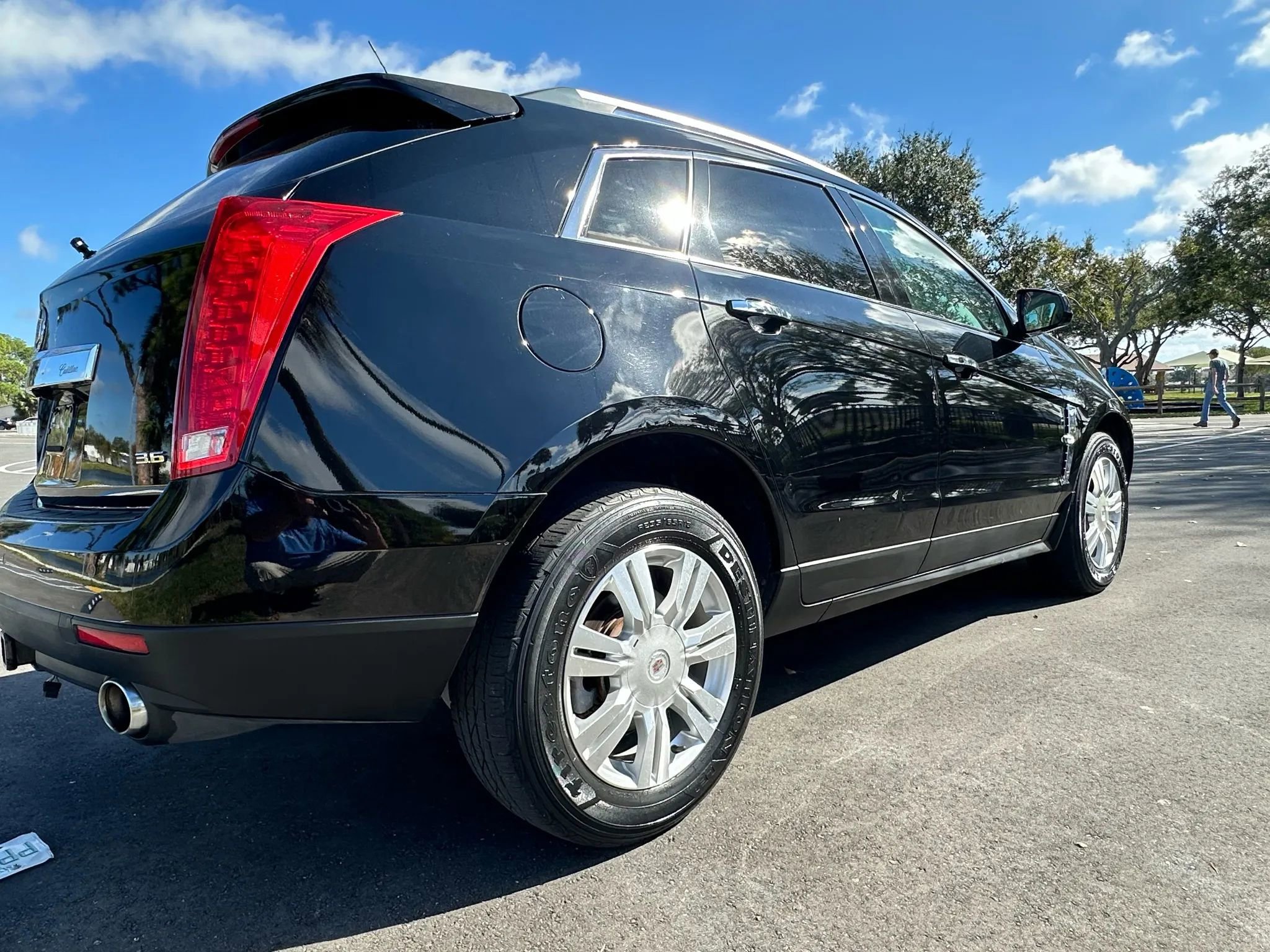 Used 2012 Cadillac SRX Luxury FWD image 6