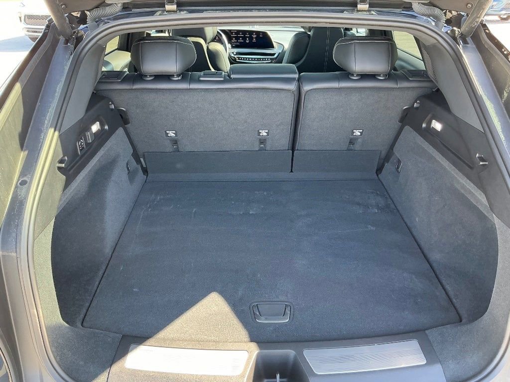 Used 2024 Cadillac Lyriq Luxury image 14