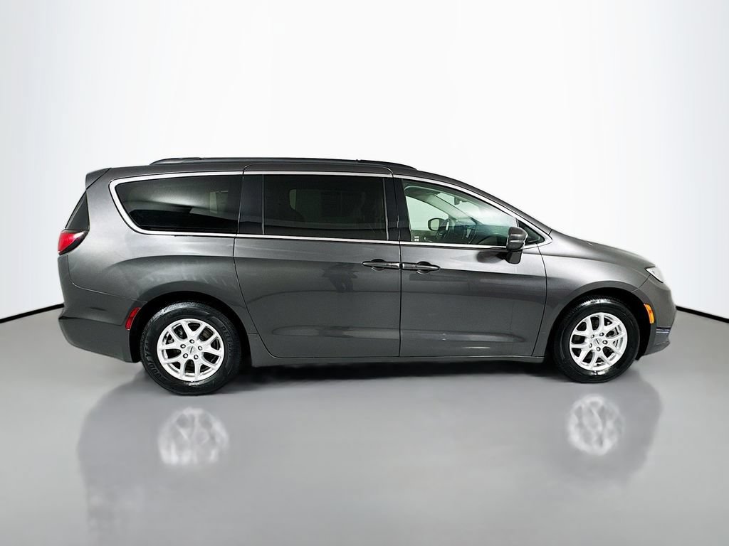 Used 2022 Chrysler Pacifica Touring-L FWD image 8