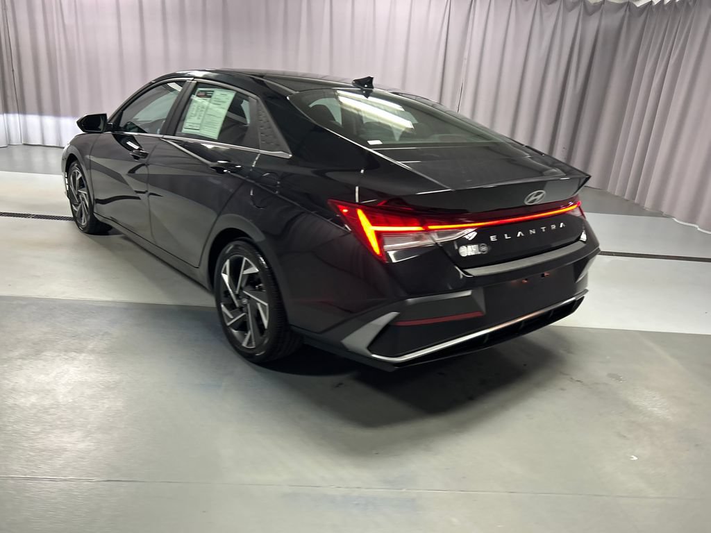 Used 2024 Hyundai Elantra SEL w/ Convenience Package FWD image 5