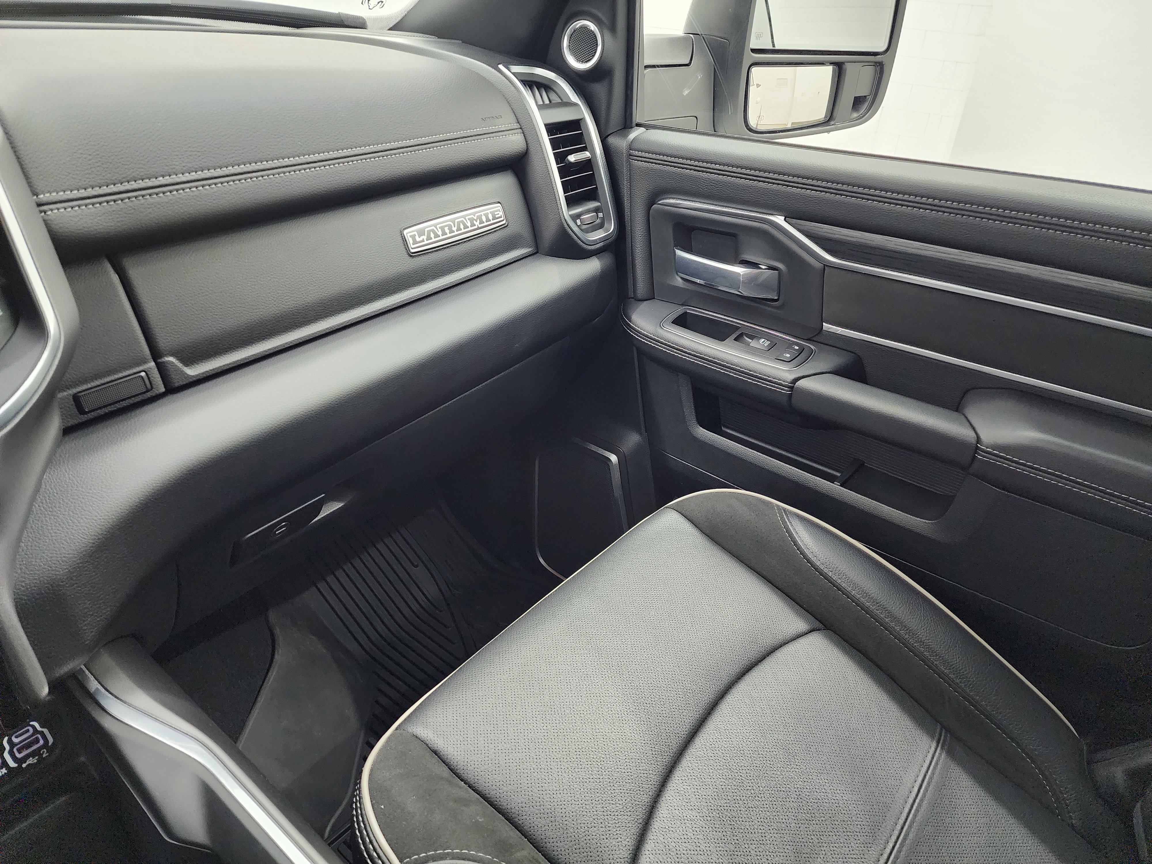 Used 2024 RAM 2500 Laramie w/ Night Edition image 12