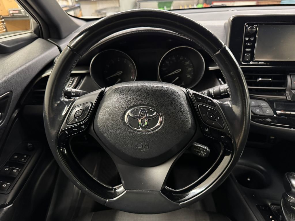 Used 2018 Toyota C-HR XLE image 19