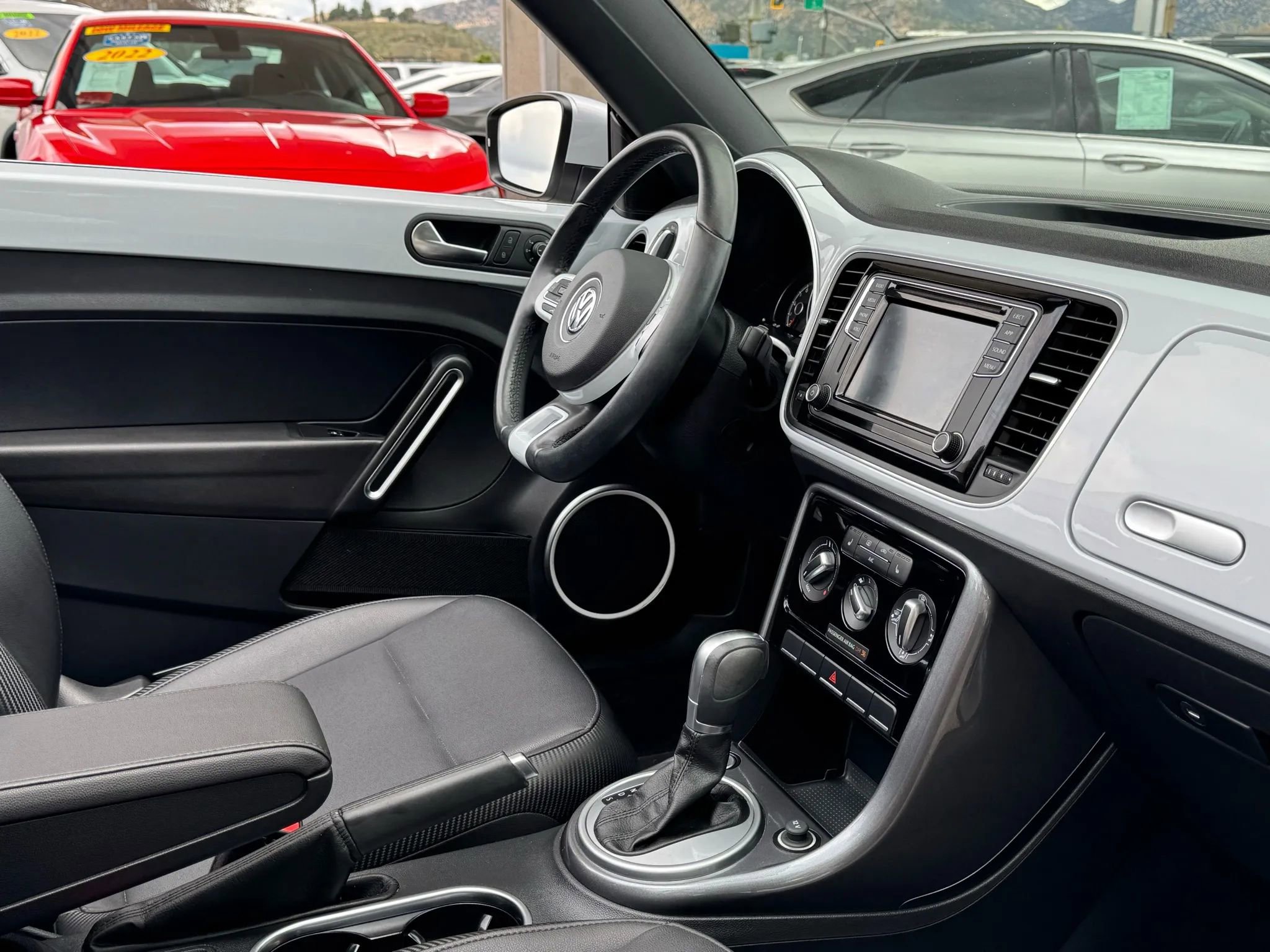 Used 2018 Volkswagen Beetle 2.0T S w/ Style & Comfort Package image 28