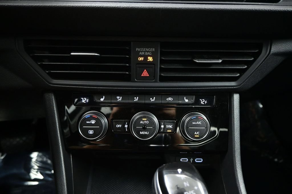 Used 2024 Volkswagen Jetta SE FWD image 19