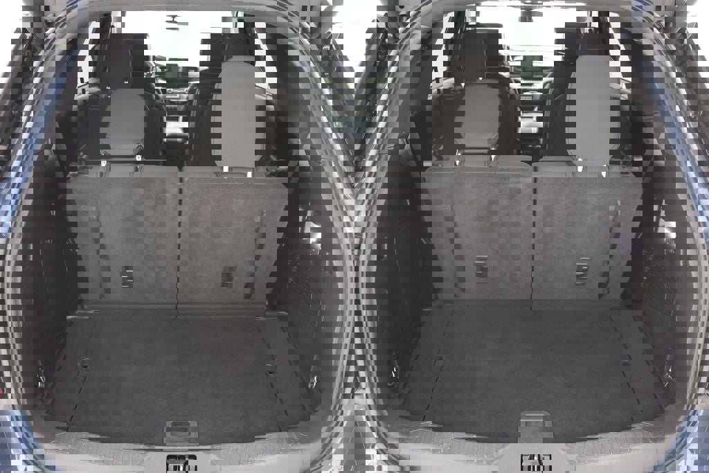 Used 2020 Ford Explorer XLT image 28