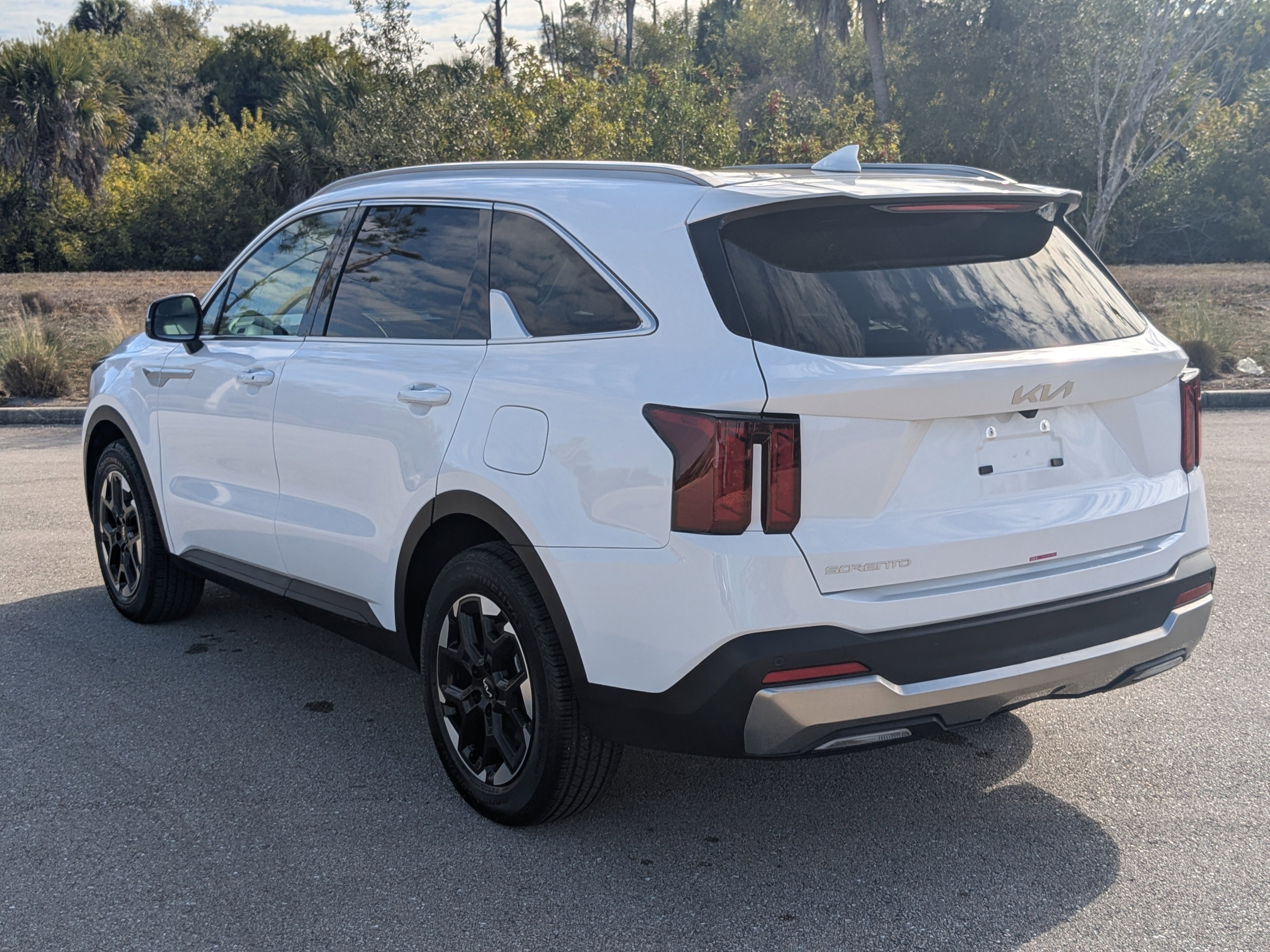 Certified 2025 Kia Sorento S w/ Panoramic Sunroof Package image 7