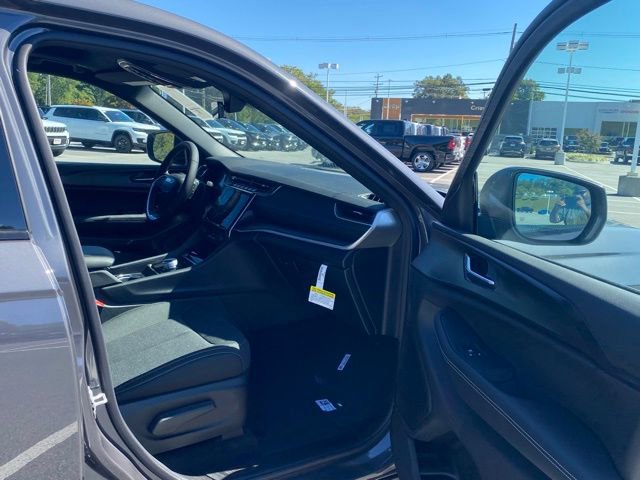 New 2025 Jeep Grand Cherokee L Laredo w/ Luxury Tech Group I AWD/4WD image 27