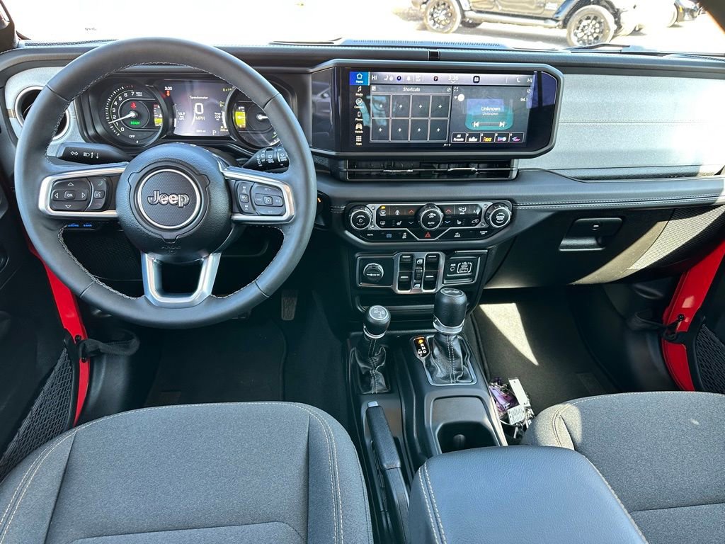 Used 2025 Jeep Wrangler Unlimited Sahara image 14