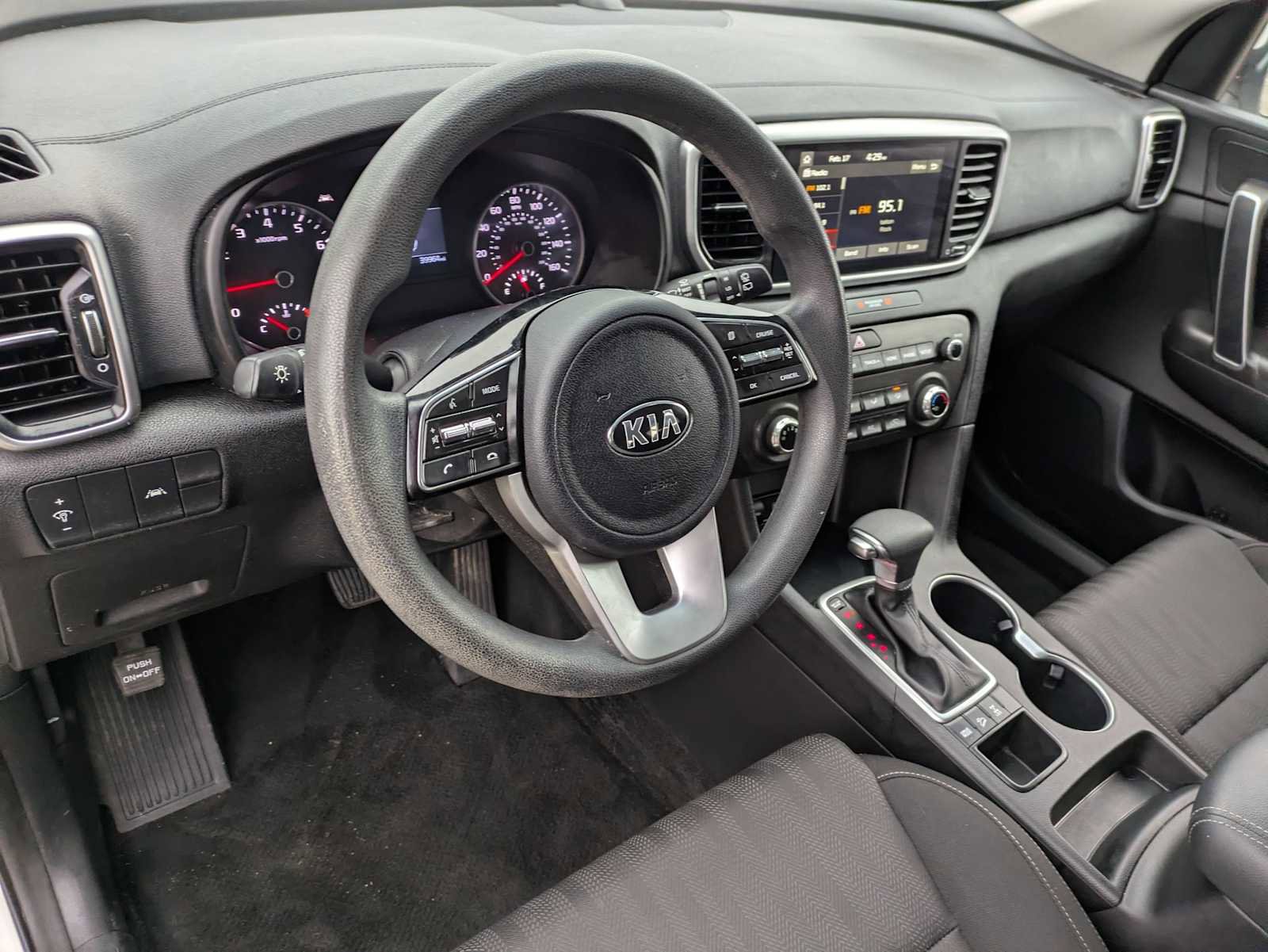 Used 2020 Kia Sportage LX image 2