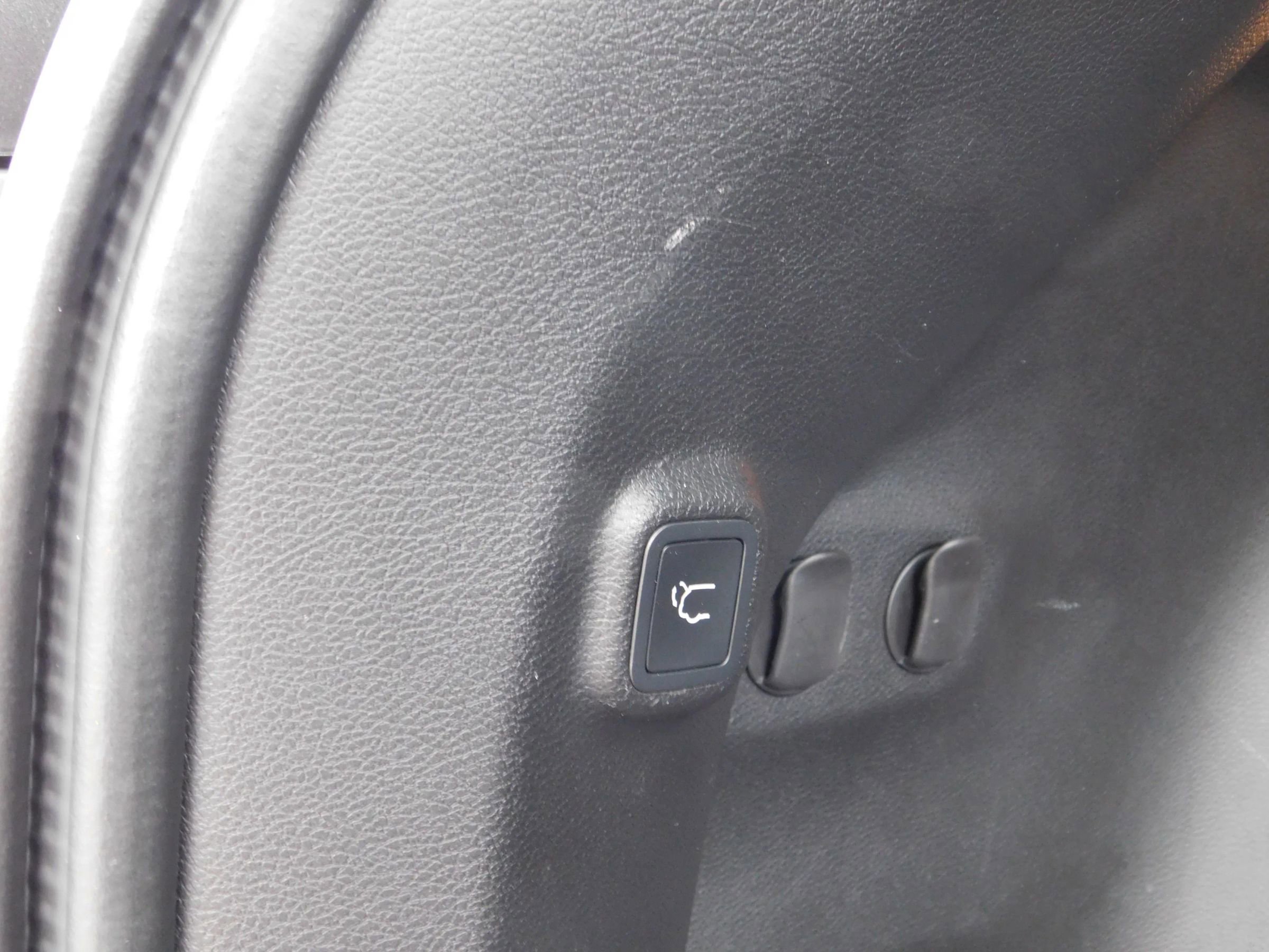 Used 2019 Jeep Cherokee Limited AWD/4WD image 8