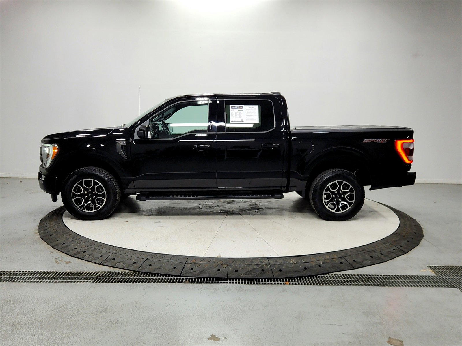 Used 2023 Ford F150 Lariat image 4