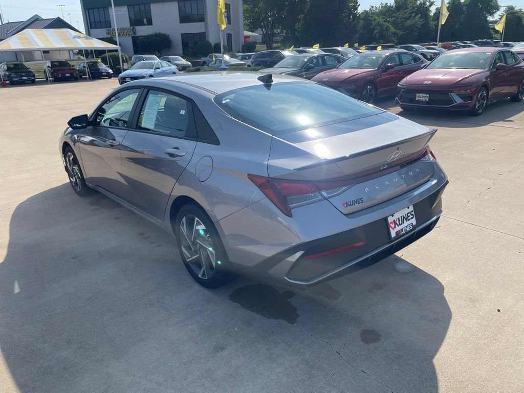 Used 2025 Hyundai Elantra Sport w/ Cargo Package FWD image 7