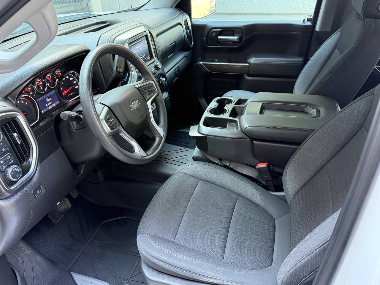 Used 2020 Chevrolet Silverado 1500 RST w/ RST Value Package AWD/4WD image 17