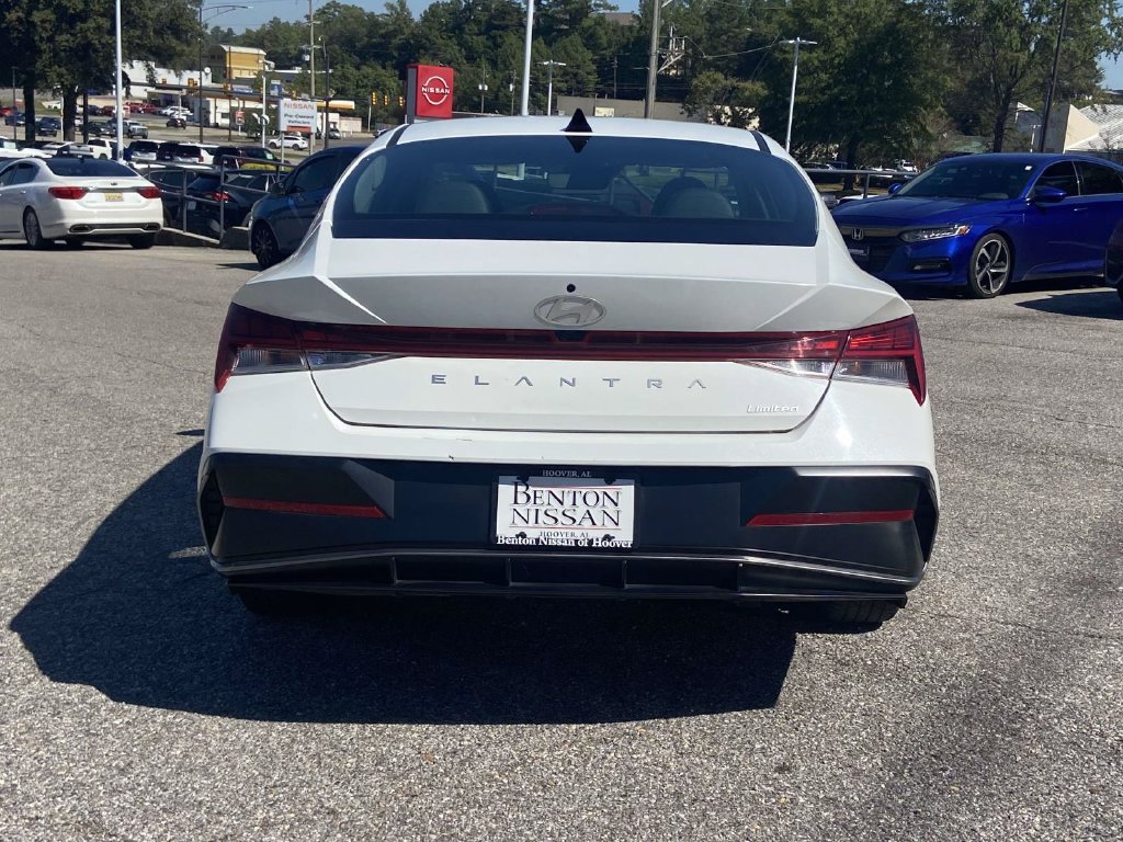 Used 2025 Hyundai Elantra Limited FWD image 3