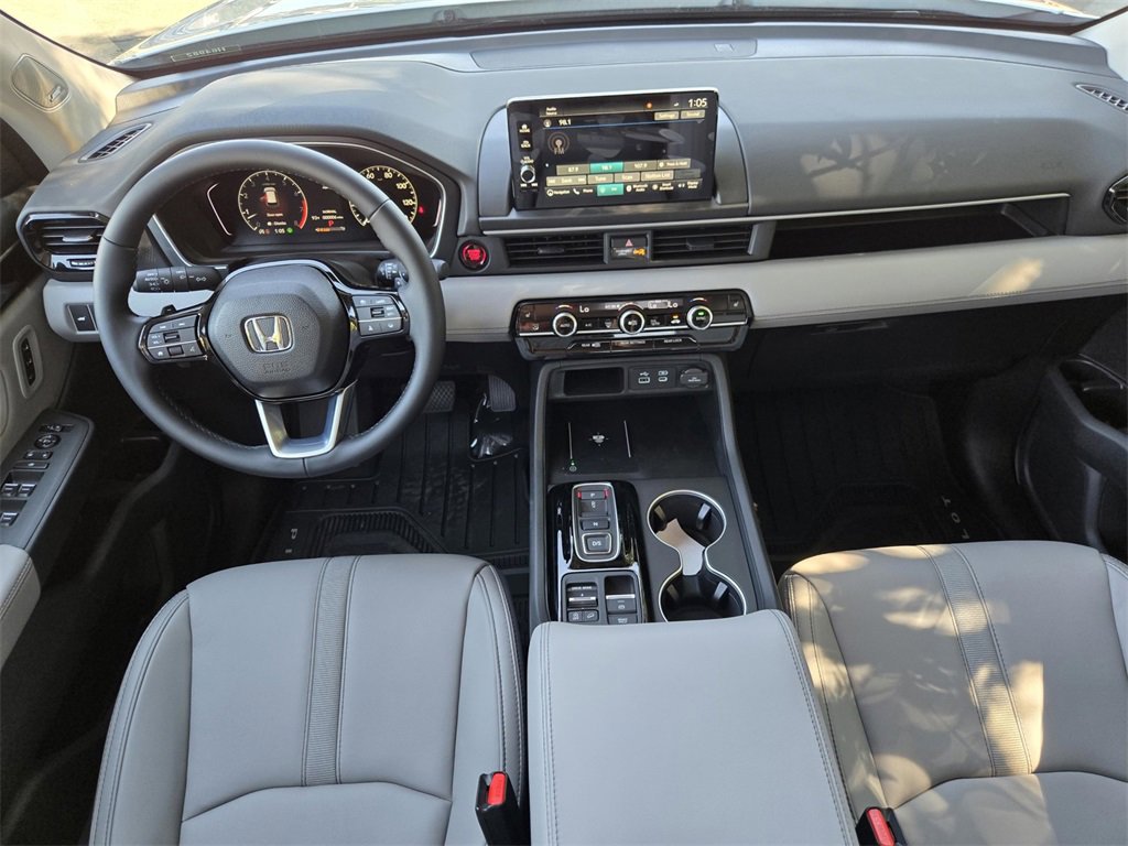 New 2025 Honda Pilot Touring image 11