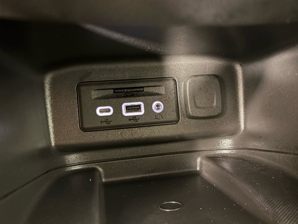 Used 2023 Chevrolet Equinox Premier image 32