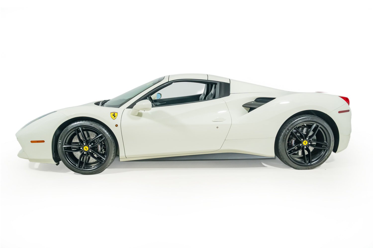 Used 2018 Ferrari 488 Spider RWD image 3
