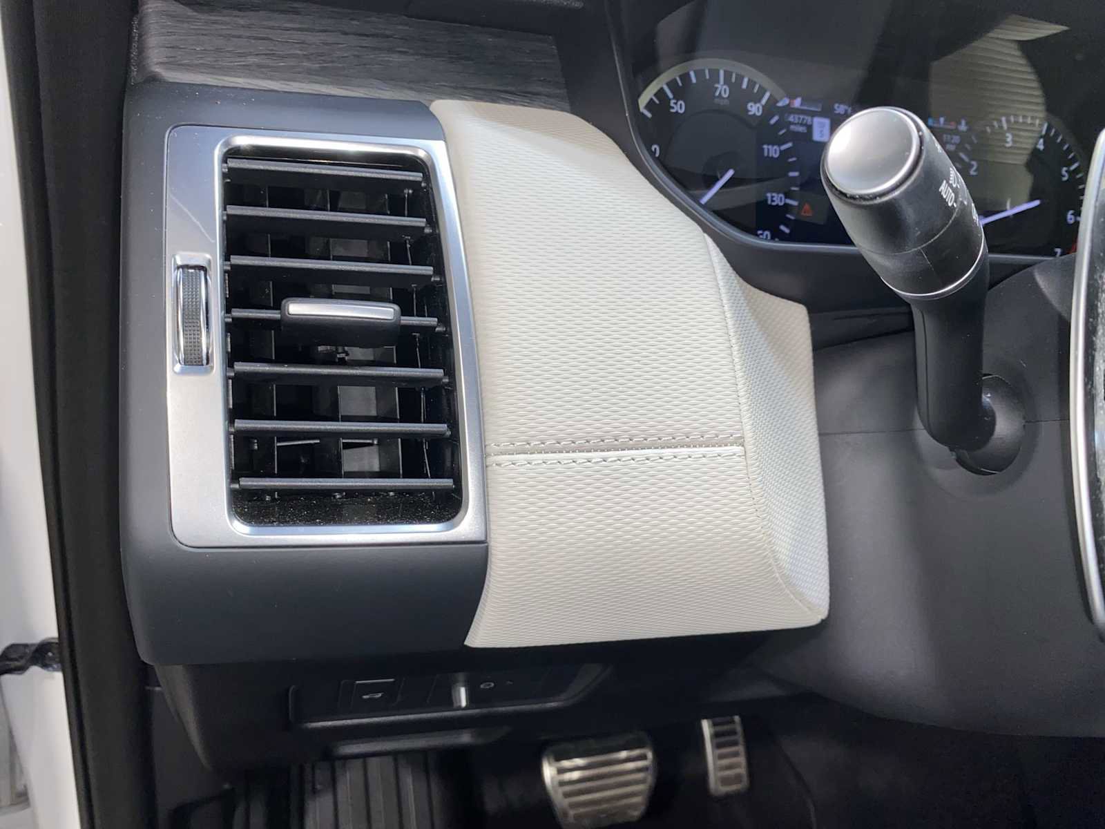 Used 2023 Land Rover Discovery S R-Dynamic AWD/4WD image 24